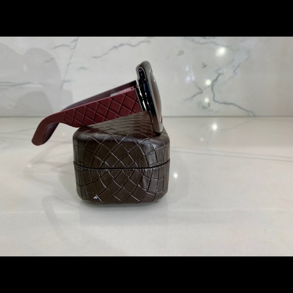 SOLD—- BOTTEGA VENETA Sunglasses - Picture 4 of 7